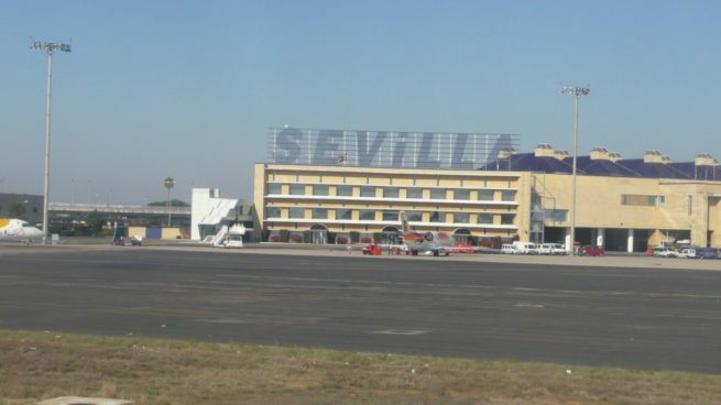 Una mujer víctima de violencia machista muere a manos de su marido en el aeropuerto de Sevilla
