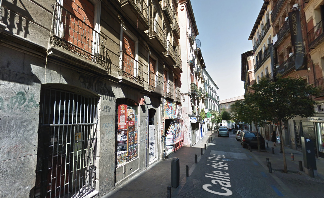 El número 21 de la Calle Pez donde está, el ahora desarticulado Patio Maravillas. (Foto: GM)