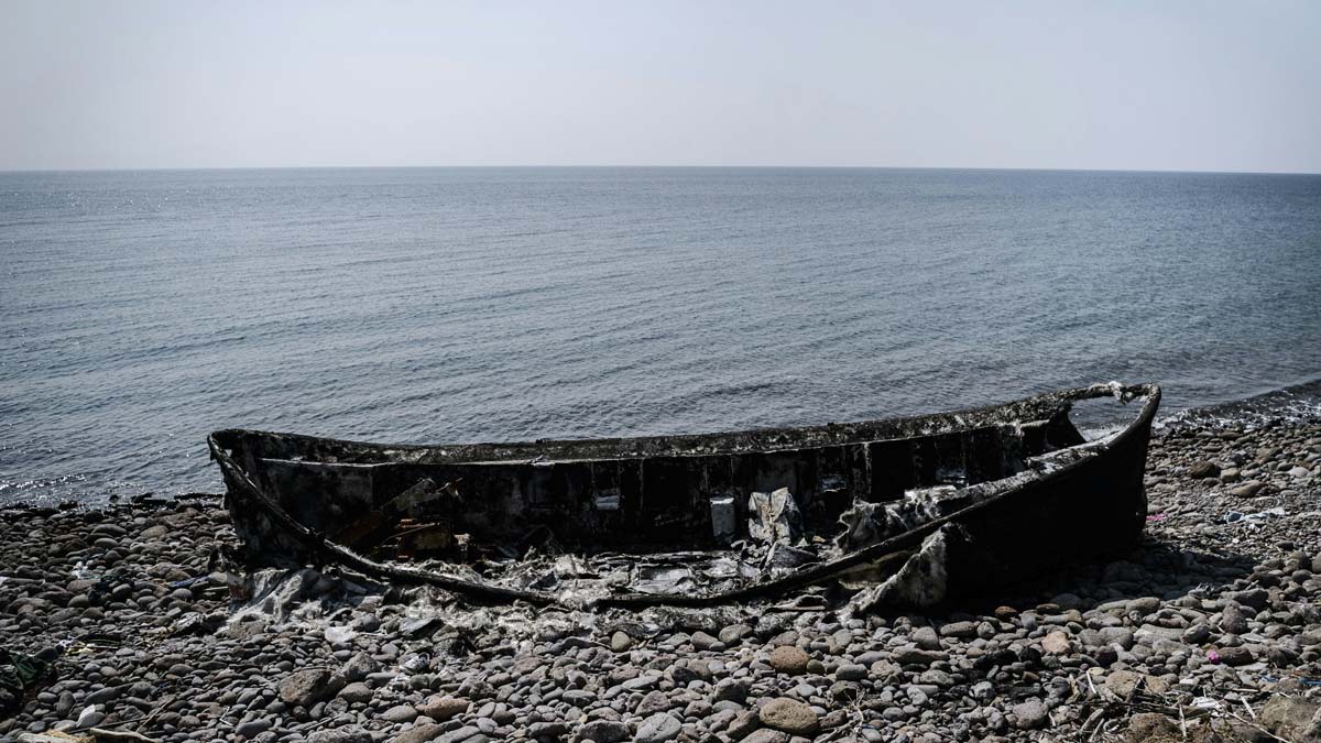 Imagen de los restos de una patera tras un naufragio. (Foto: AFP)