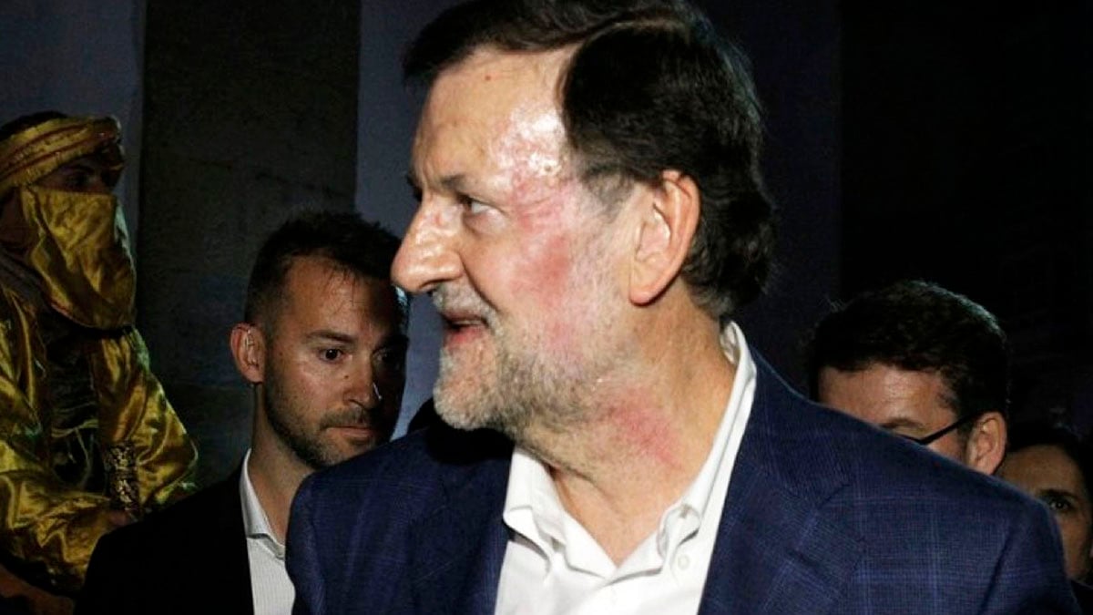 Rajoy tras ser agredido en Pontevedra. (Foto: EFE)