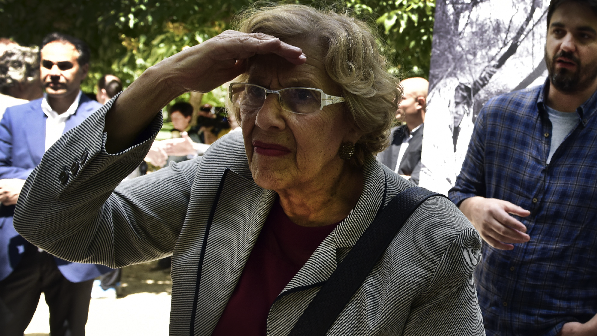 La alcaldesa Carmena en el Parque del Retiro. (Foto: AFP)