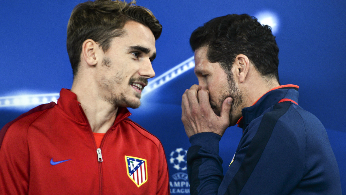 Griezmann y Simeone durante una rueda de prensa en la Champions. (AFP)