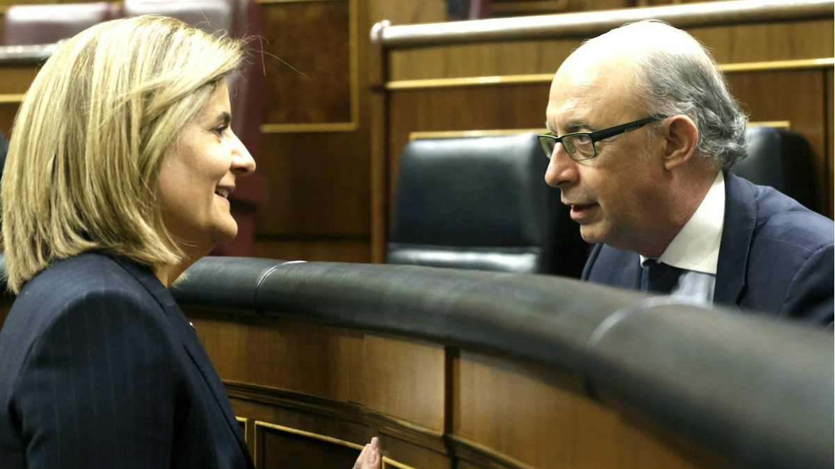 La ministra de Empleo, Fátima Báñez, y el ministro de Hacienda, Cristóbal Montoro. (Foto: EFE)