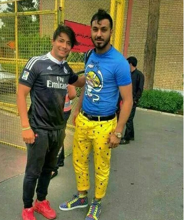 Un Futbolista Irani Suspendido Seis Meses Por Llevar Unos Pantalones De Bob Esponja