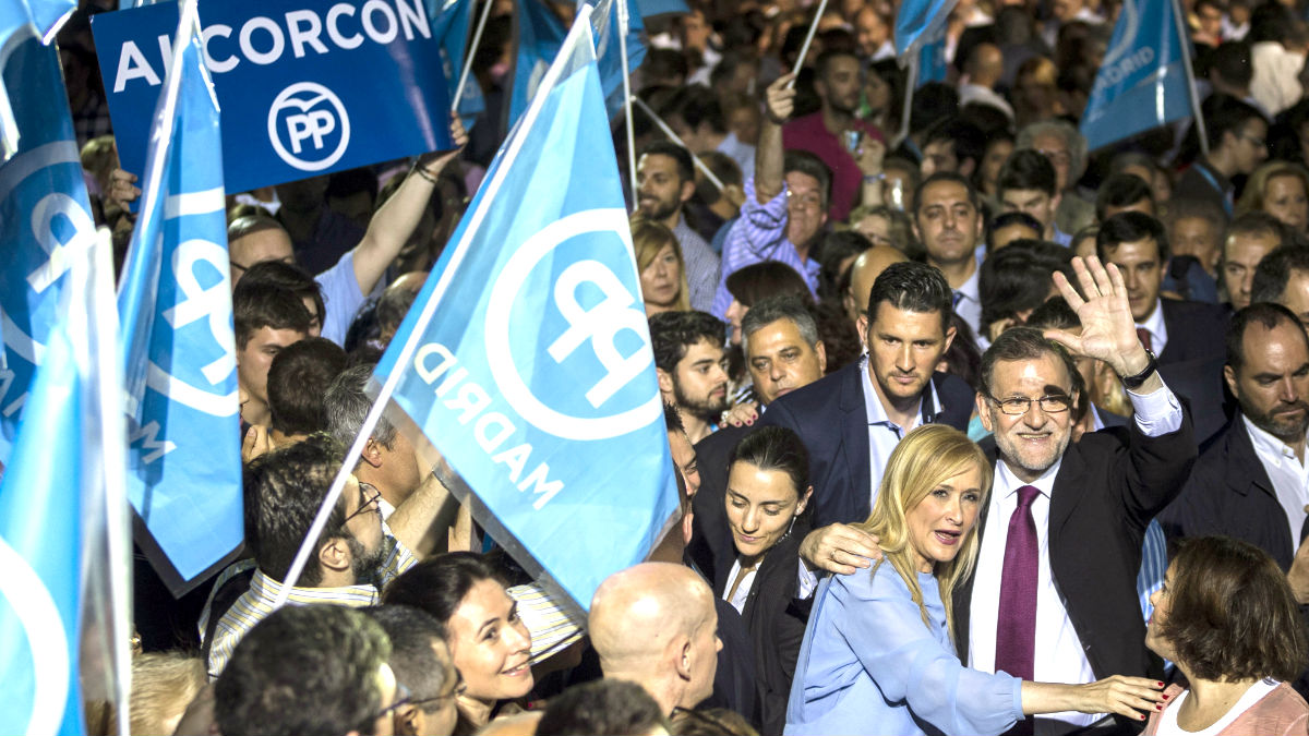 Rajoy y Cristina Cifuentes en el acto de inicio de campaña del PP (Foto: Efe).