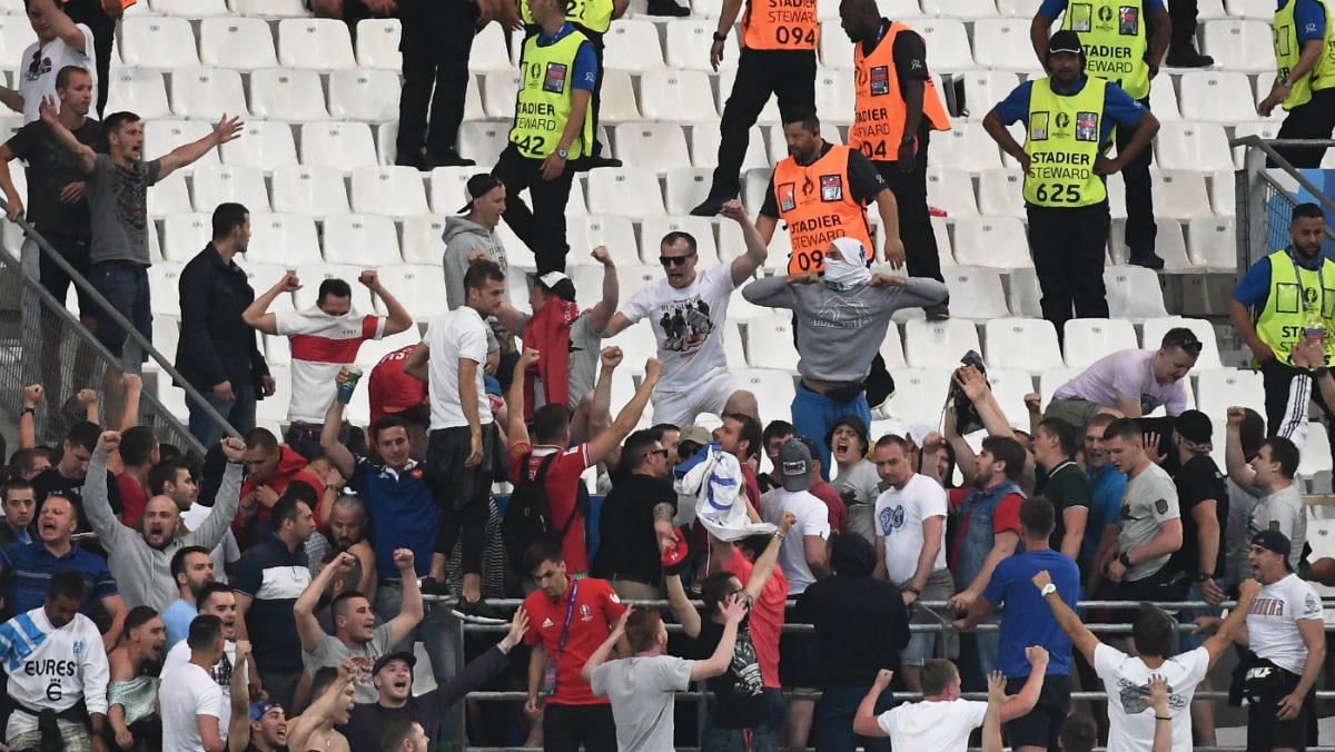 Pelea entre ultras de Rusia e Inglaterra. (AFP)