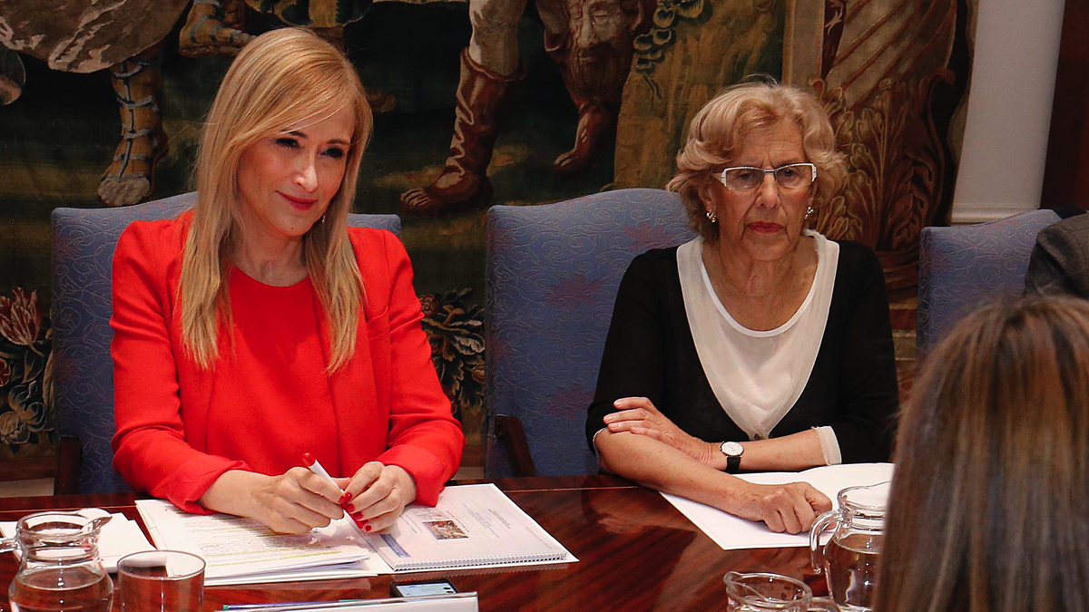 La presidenta autonómica, Cristina Cifuentes y la alcadesa de Madrid, Manuela Carmena. (Foto: CAM)