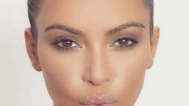 Kim Kardashian, sube fotos de su prueba de embarazo a Instagram