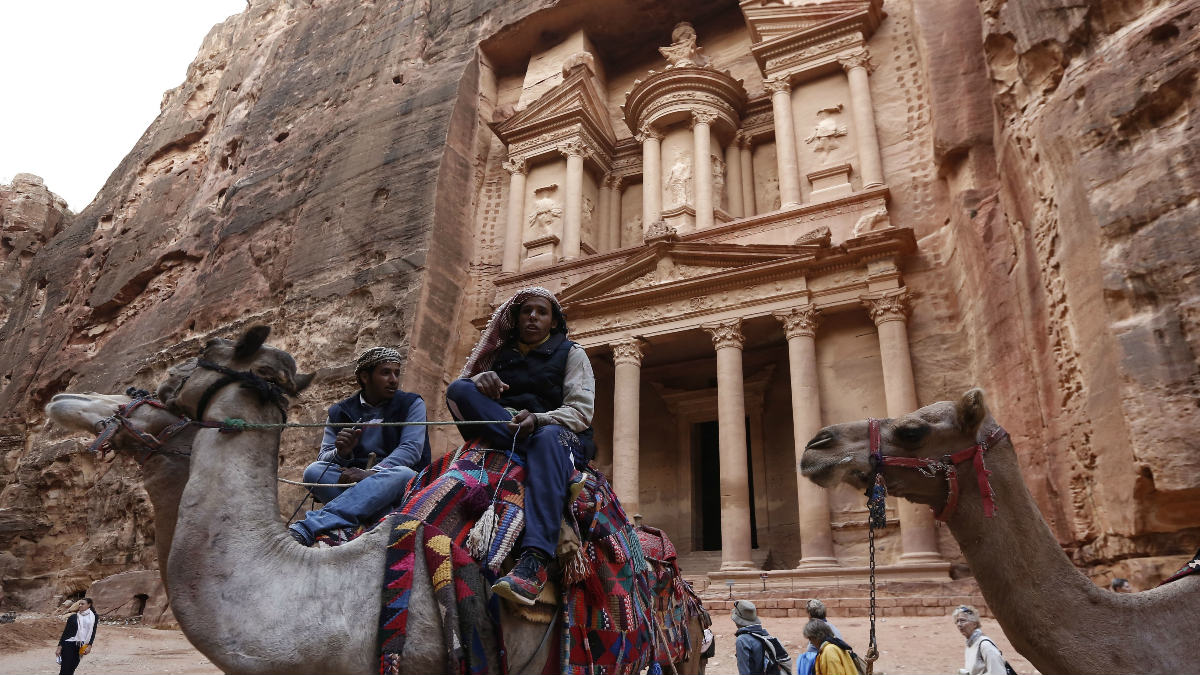 La antigua ciudad de Petra, excavada en la roca, es una de las 7 maravillas del Mundo. (Foto: Getty)