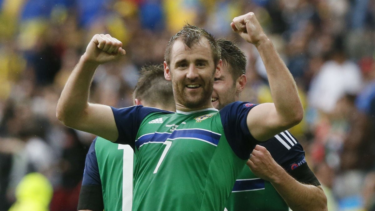 Niall McGinn celebra su gol a Ucrania. (Reuters)