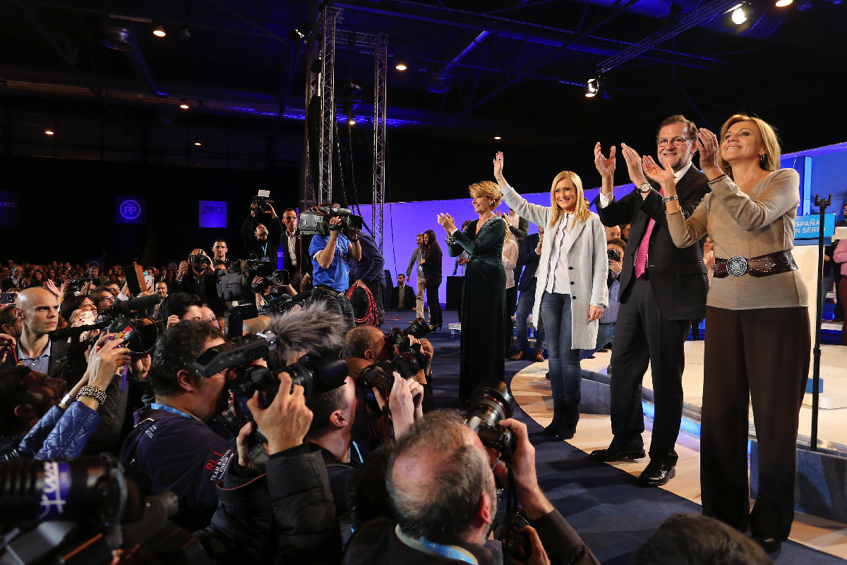 Aguirre en el cierre de campaña del 20D con Cifuentes, Rajoy y Cospedal. (Foto: AFP)