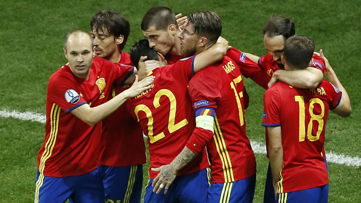 Los jugadores de España celebran un gol ante Turquía. (Reuters)