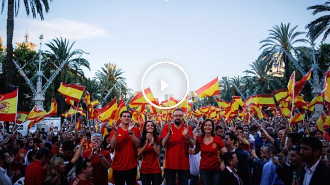 Albert Rivera acompañó a los miles de seguidores de la selección española en las calles de Barcelona