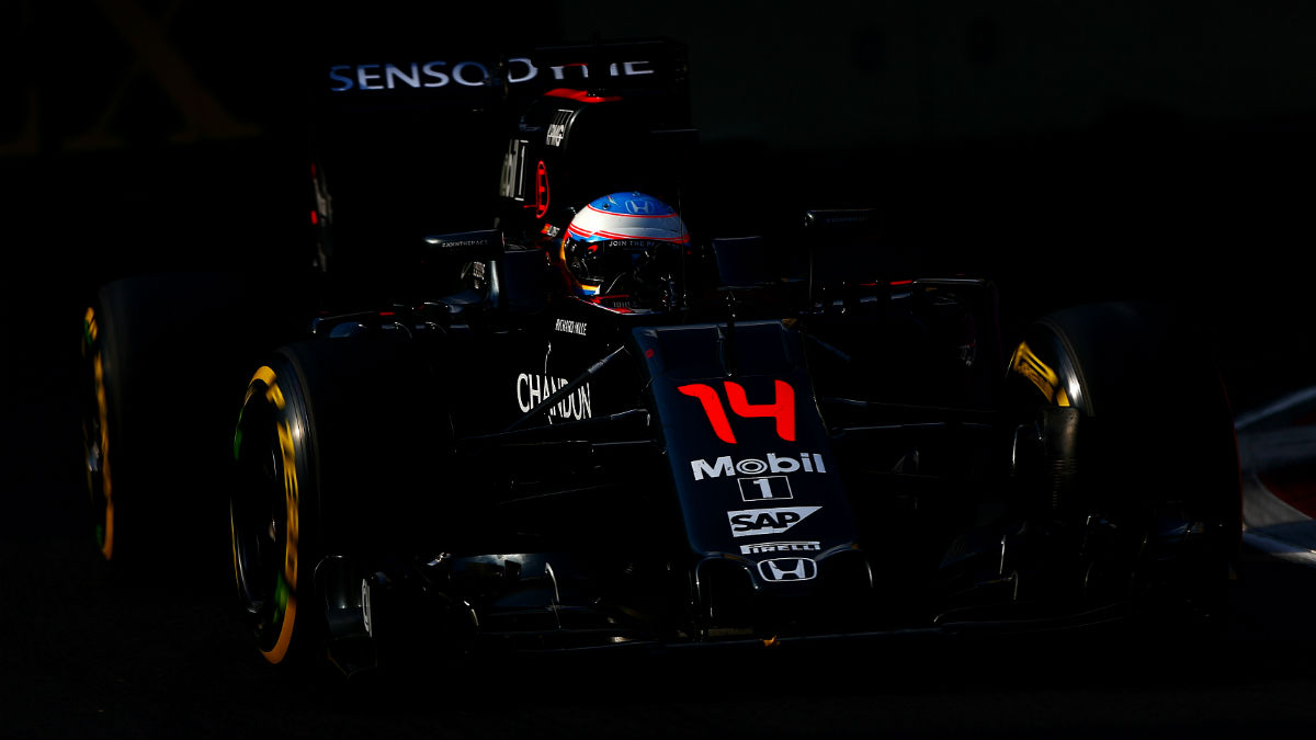 El McLaren Honda de Alonso se quedó a 26 km/h de velocidad punta del coche más rápido en Baku. (Getty)