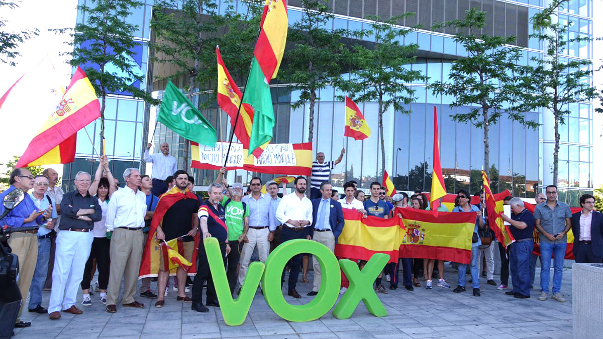 Miembros de VOX se manifiestan para pedir la libertad de Nacho Mínguez