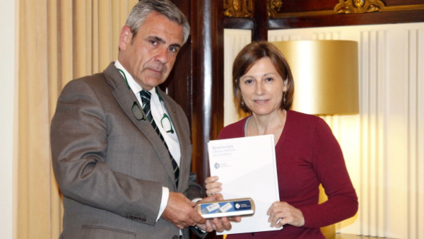 Daniel de Alfonso y la presidenta del Parlament, Carme Forcadell.