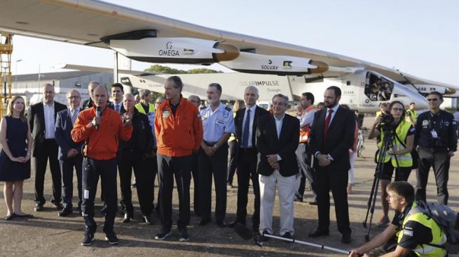 El Solar Impulse 2 completó su histórica vuelta al mundo en Abu Dabi