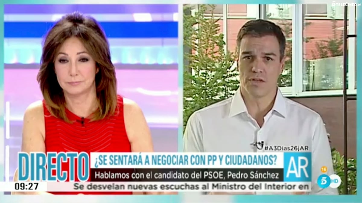 Ana Rosa Quintana entrevista a Pedro Sánchez. (Foto: Telecinco)