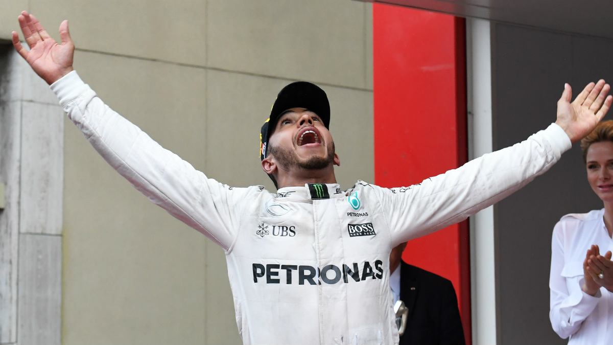 Hamilton celebra su victoria en el GP de Mónaco. (AFP)