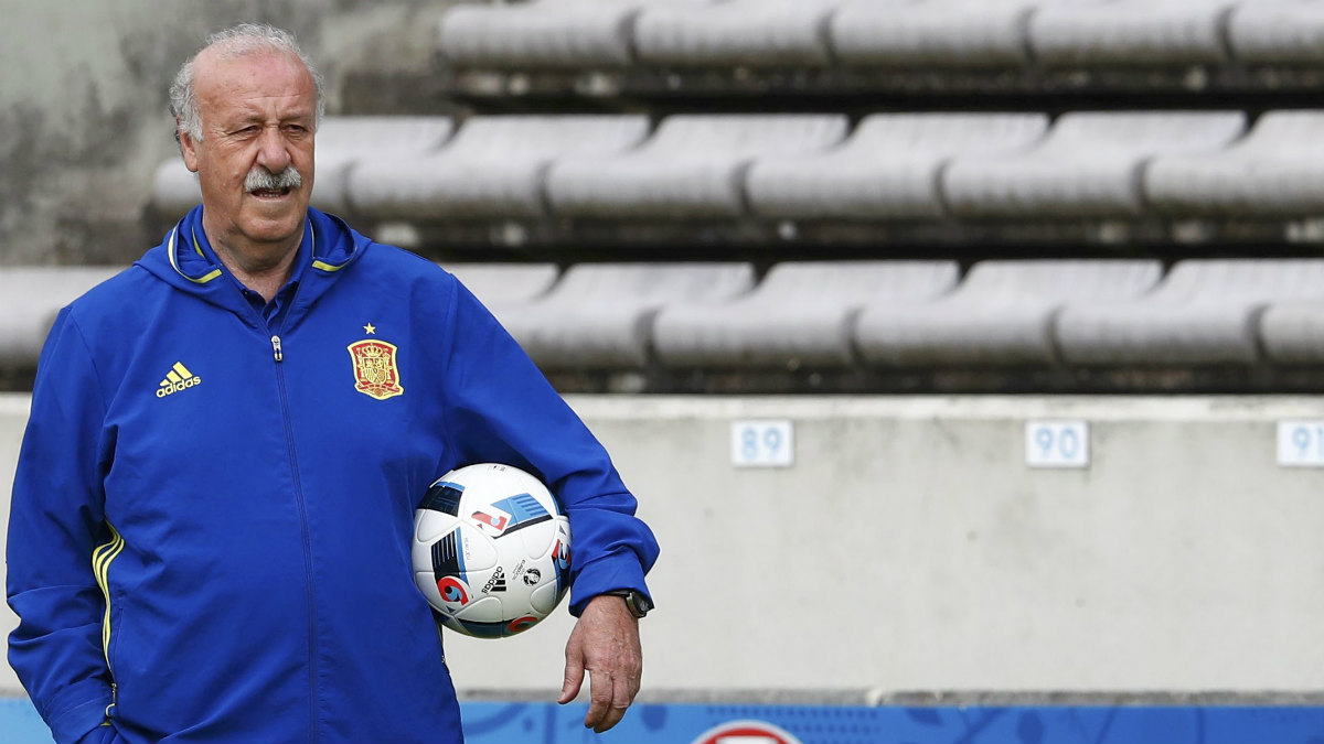 Vicente del Bosque, en un entrenamiento con la selección. (Reuters)