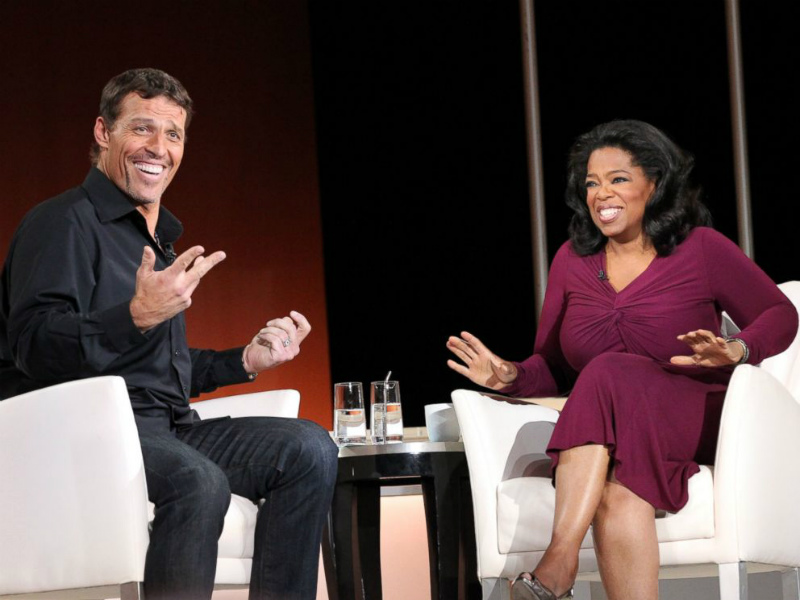 Tony Robbins con la célebre presentadora de televisión norteamericana Oprah Winfrey.