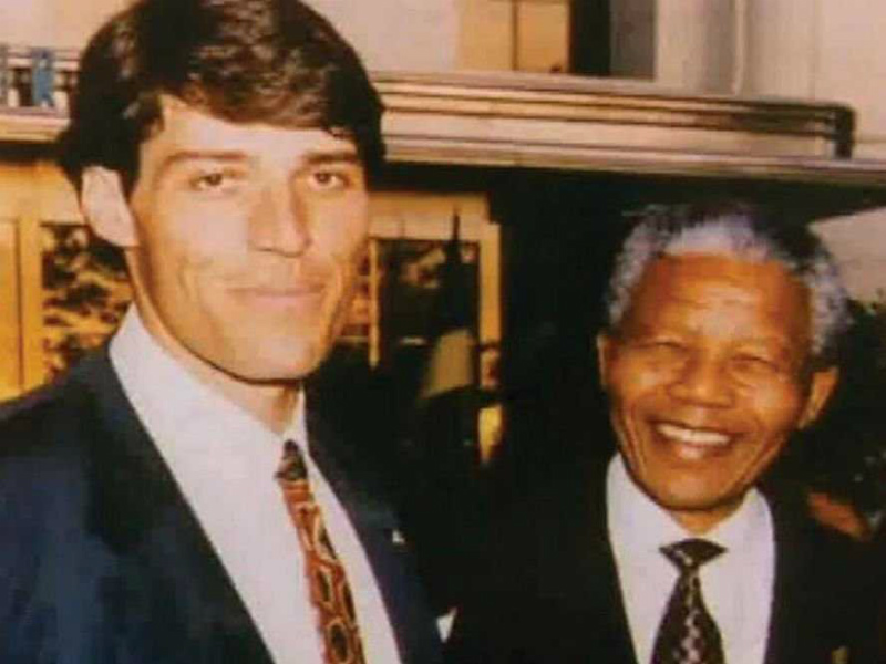 Un joven Robbins con Nelson Mandela.
