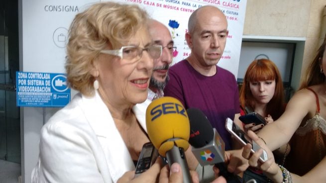 Carmena evita pronunciarse sobre los pactos de gobierno: «No soy comentarista política»