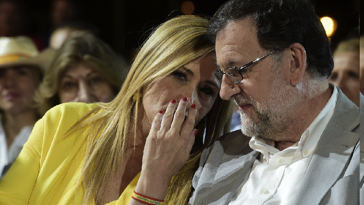 Cristina cifuentes, presidenta de la Gestora del PP madrileño con Mariano Rajoy, (Foto: AFP)