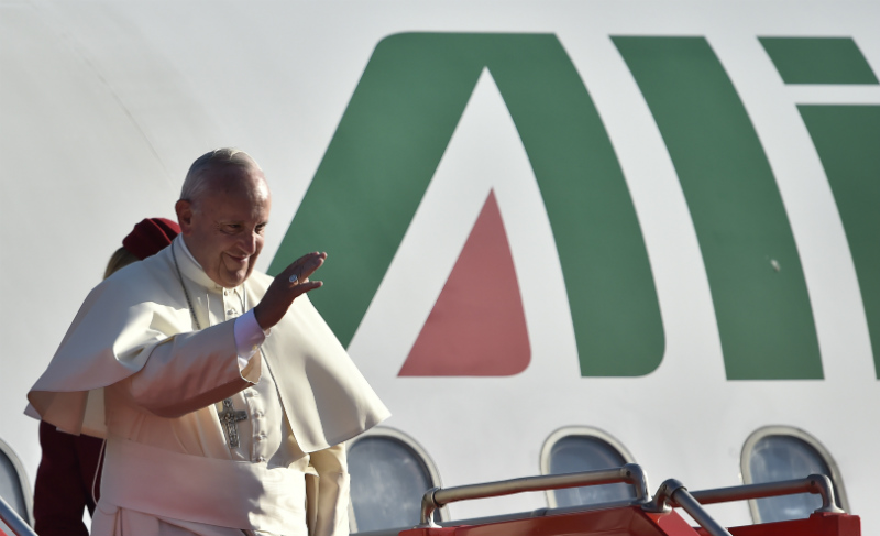 Bergoglio se despide de Armenia después de una visita apostólica fructífera. (Foto: AFP)