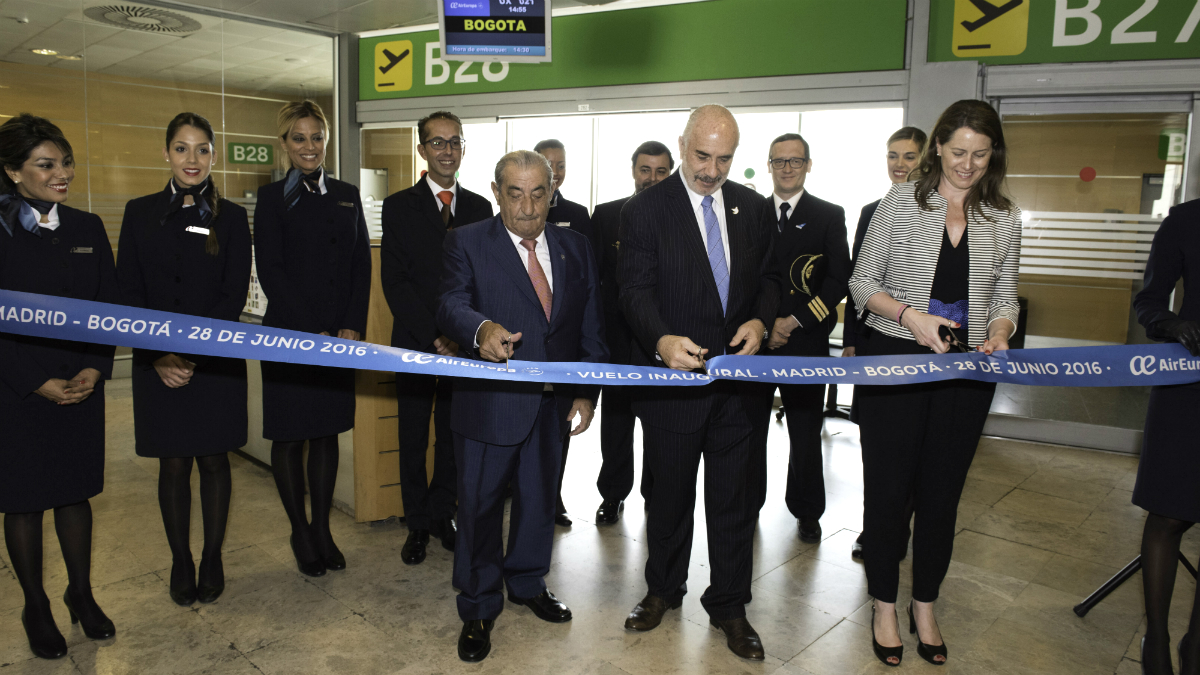 El presidente de Air Europa, Juan José Hidalgo, inaugura la línea Madrid-Bogotá.