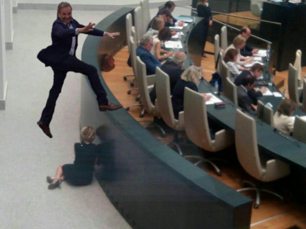 Esperanza Aguirre se toma con humor los memes sobre su fotografía en el pleno