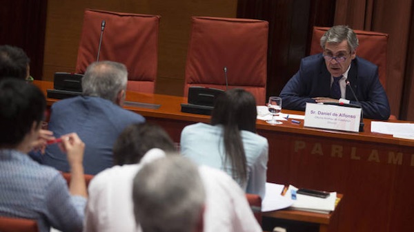 Daniel de Alfonso en el Parlamento de Cataluña (Foto: Efe)