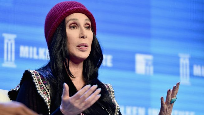 Los emoticonos le juegan una mala pasada a la cantante Cher