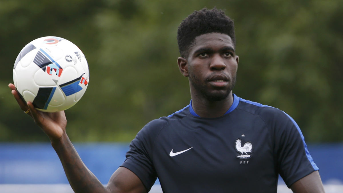Samuel Umtiti, en un entrenamiento con Francia. (Reuters)