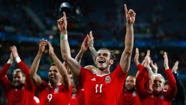 Gareth Bale celebra un triunfo de Gales. (Getty)