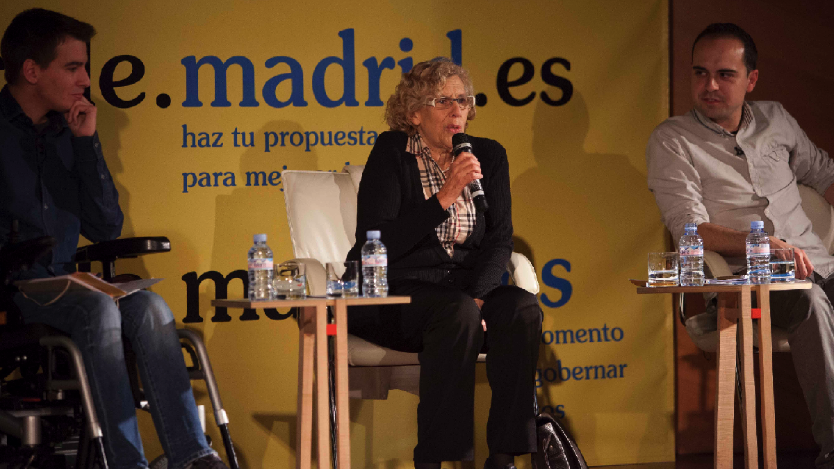 La exjueza Carmena presentando lo presupuestos participativos con Pablo Soto (Transparencia) y José M. Calvo (Urbanismo). (Foto: Madrid)