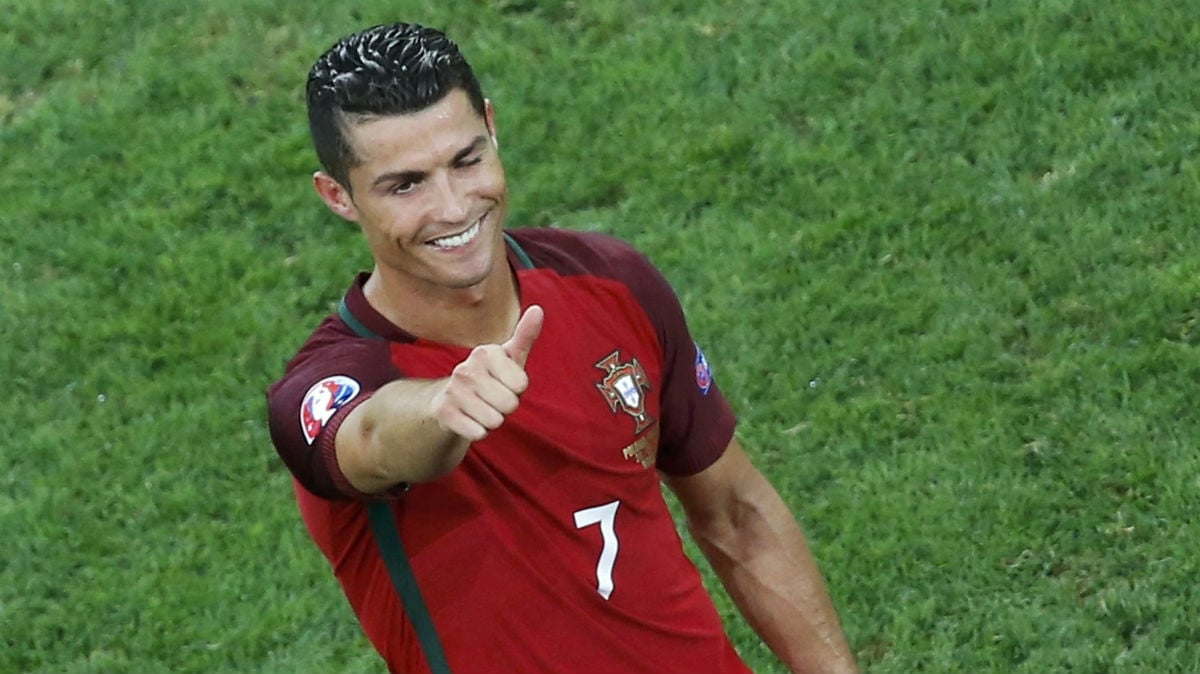 Cristiano, feliz tras eliminar a Polonia. (Reuters)