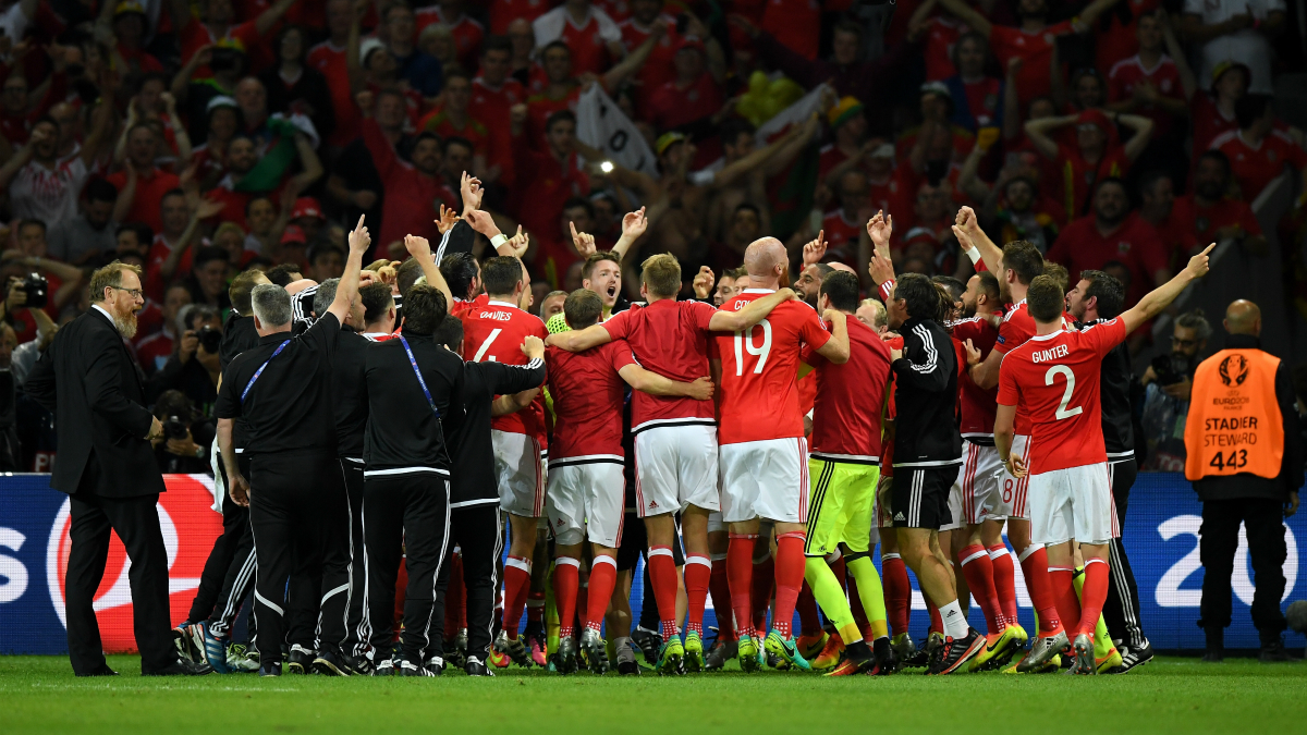 La selección de Gales, celebra su pase a semifinales de la Eurocopa. (Getty)