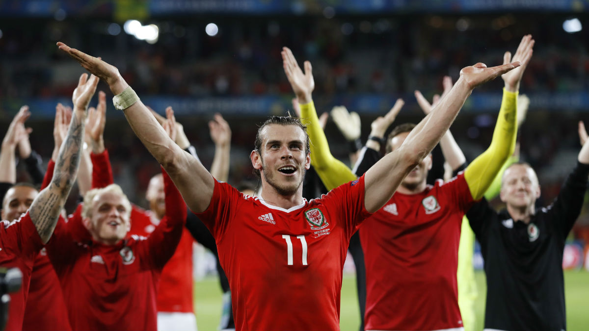 Bale celebra la clasificación de Gales para las semifinales de la Eurocopa. (Reuters)