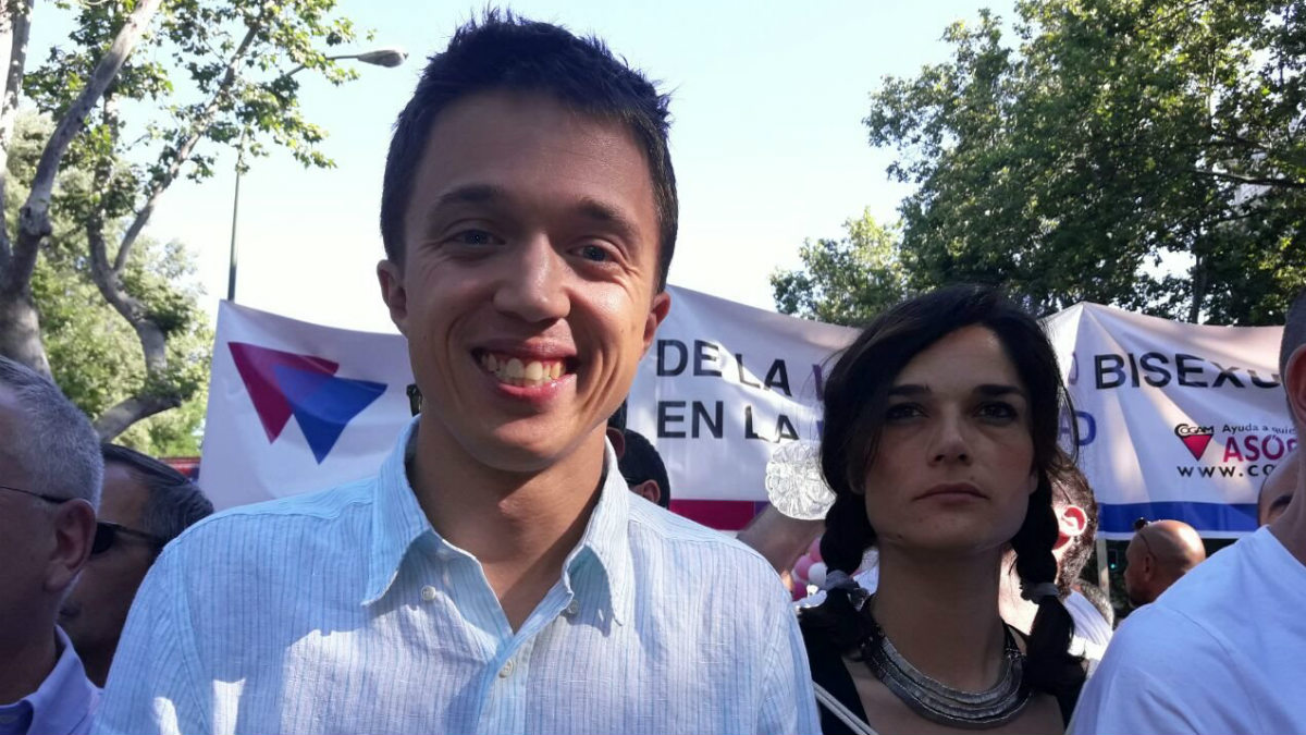 Íñigo Errejón y la secretaria de Igualdad de Podemos, Clara Serra. (TW)