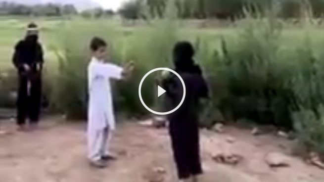 Niños en Afganistán juegan a ser terroristas suicidas