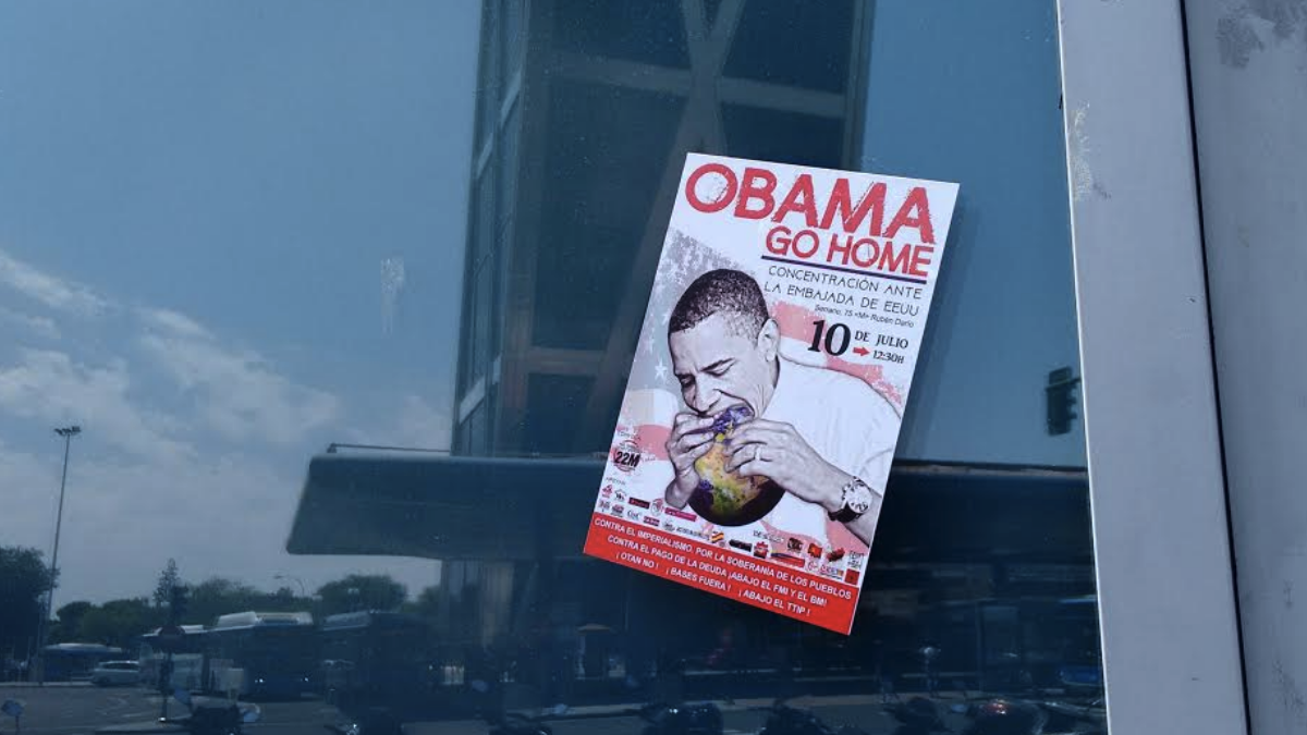 Pegatina de ‘Obama Go Home» en Madrid. (Foto: OKDIARIO)