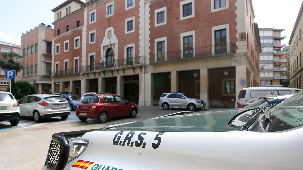 Fachada del Ayuntamiento de Tortosa investigado en la trama Termyca. (Foto: EFE)