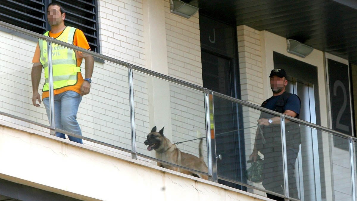 La Policía registra la vivienda del ex alcalde de L’Ametlla de Mar (Foto: EFE)