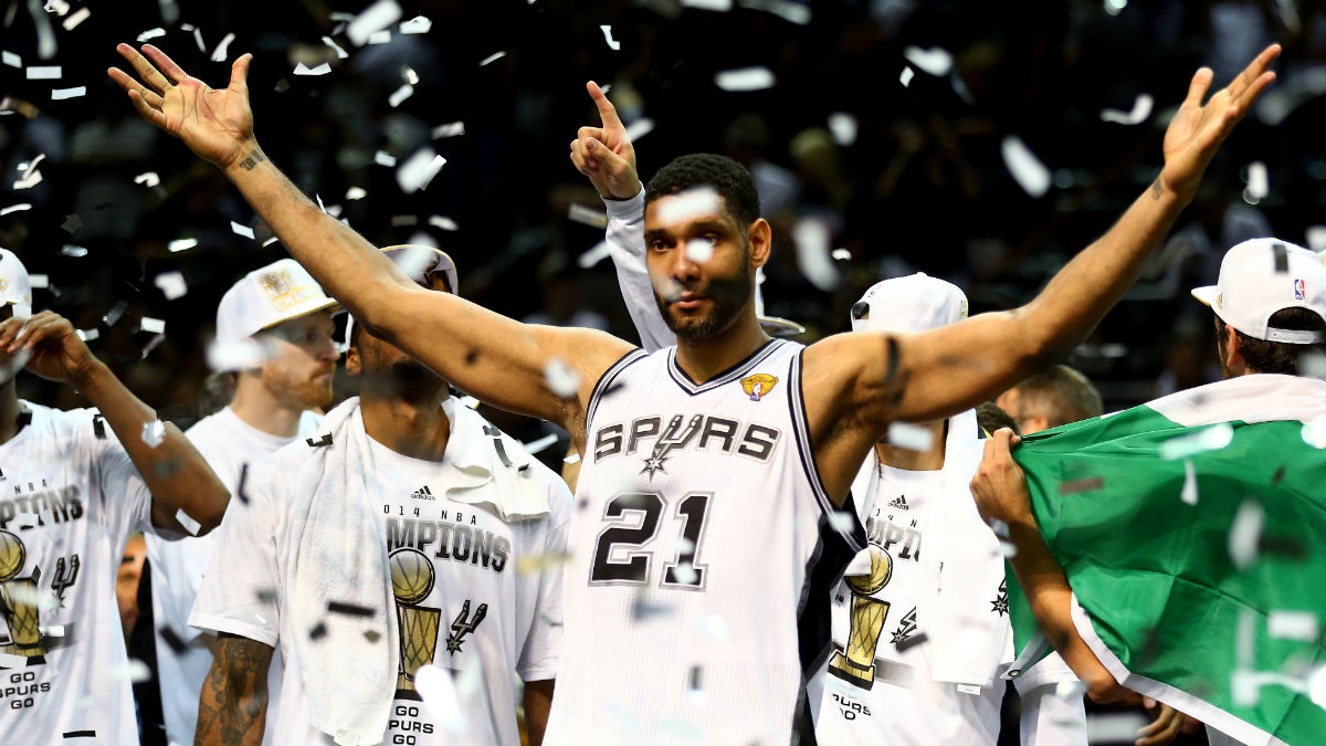 Tim Duncan celebra el último título con San Antonio en 2014. (Getty)