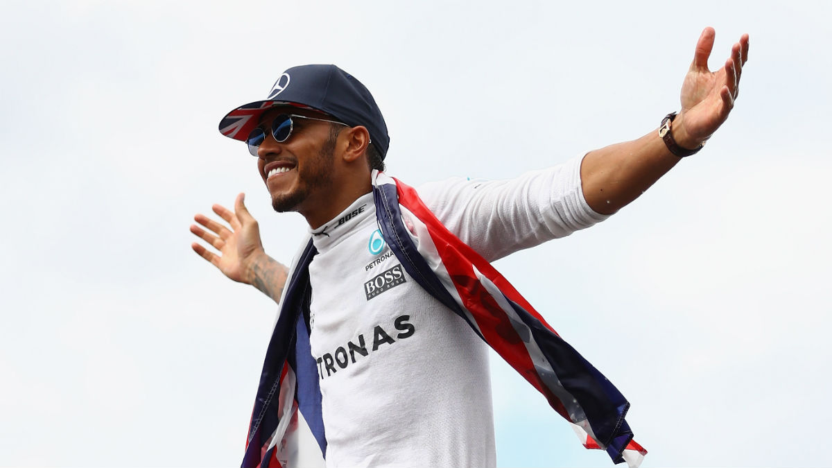 Hamilton disfrutó de lo lindo con los suyos en Silverstone, pero no quedó satisfecho del comportamiento de su afición con Rosberg. (Getty)