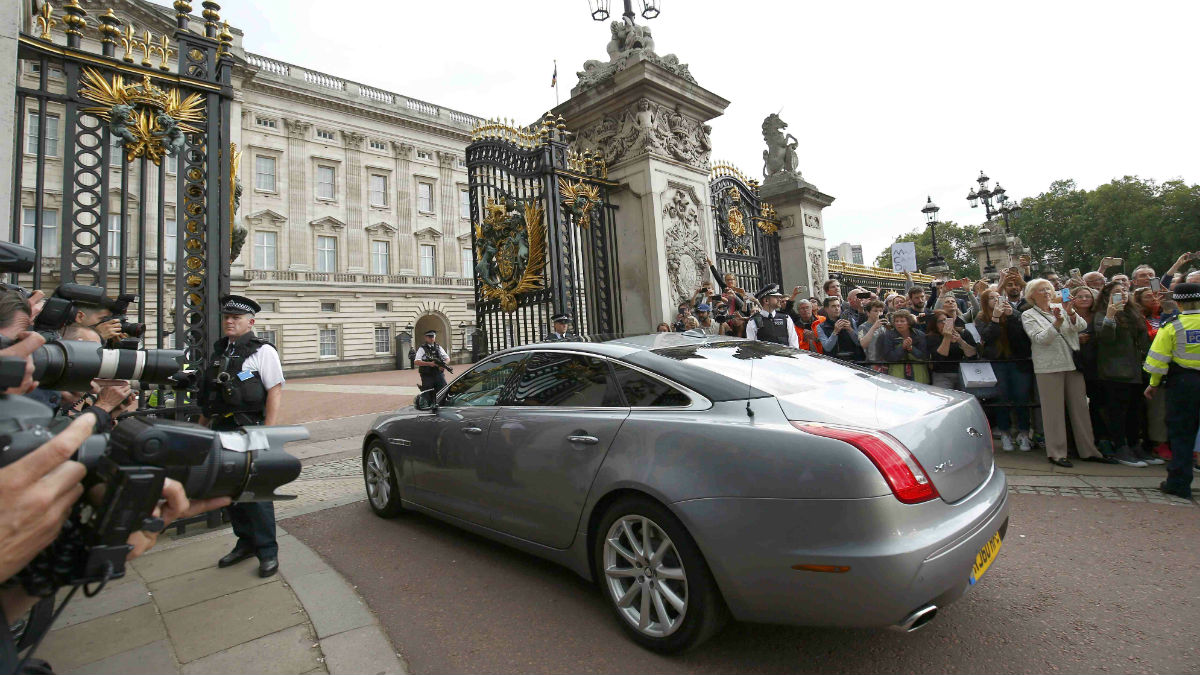 La entrada al Palacio de Buckingham en Londres. (Reuters)