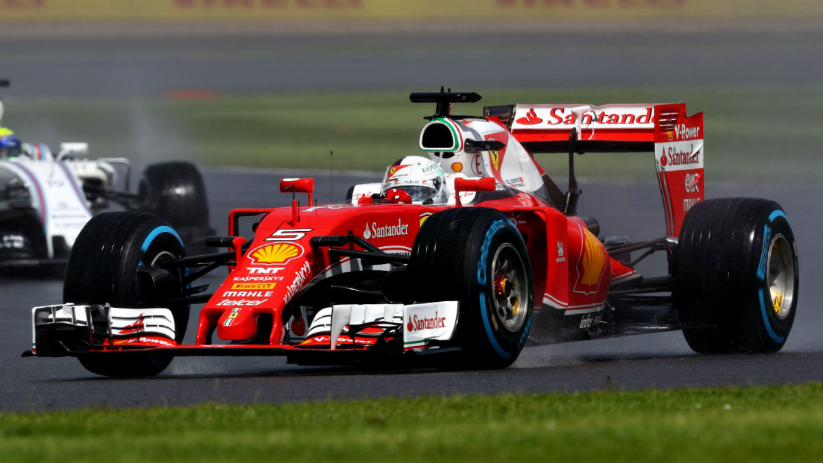 Vettel critica duramente el rendimiento de los neumáticos Pirelli de agua extrema. (Getty)