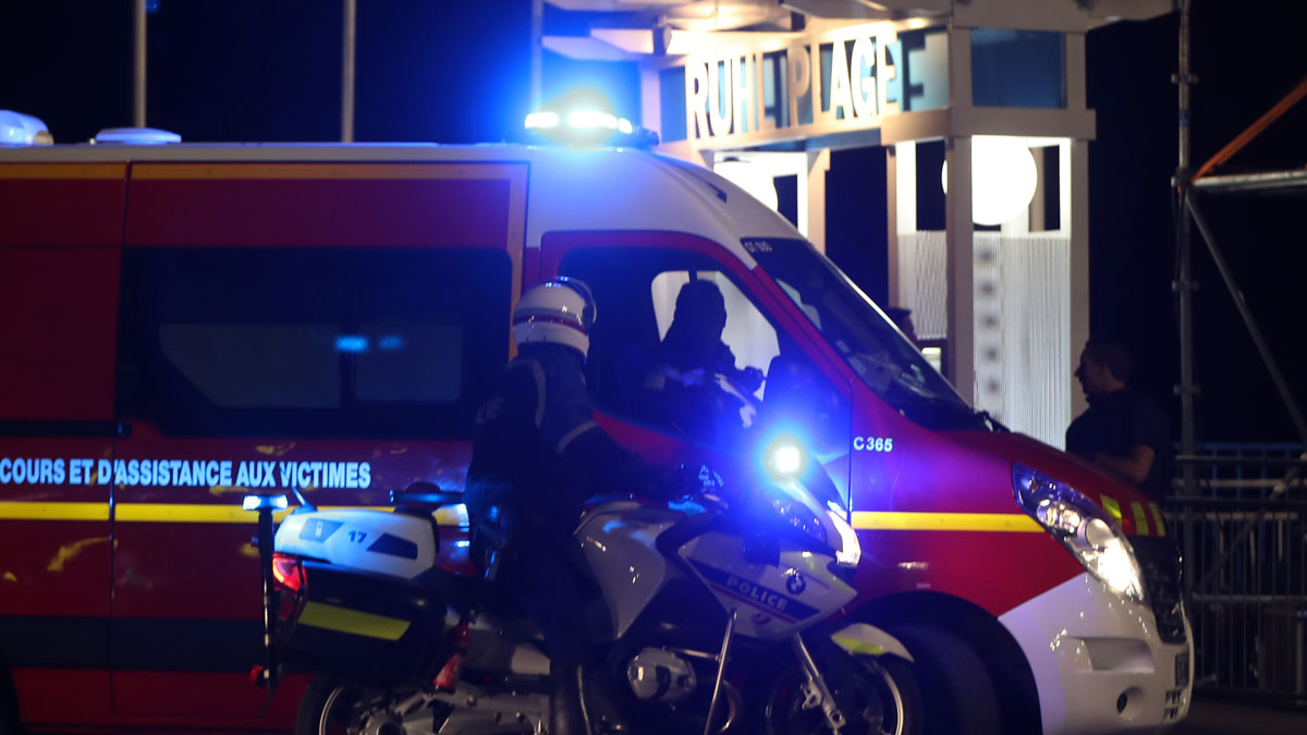 Equipos de emergencia y Policía francesa en el lugar del atentado. (Foto: AFP)