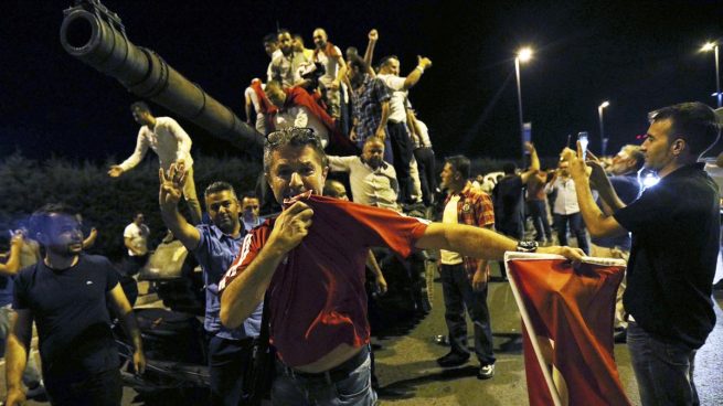Fracasa el golpe de Estado en Turquía que deja 265 muertos según la fiscalía
